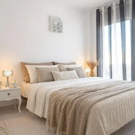 Tranquil Duplex Sitges, Sea Views, Private Parking, Terrace Σίτζες