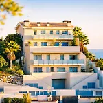 Tranquil Duplex Sitges, Sea Views, Private Parking, Terrace