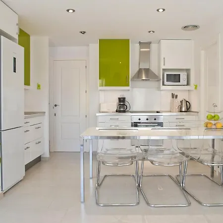 Spacious Duplex In With Sea Views, Terrace & Free Parking Area Sitges