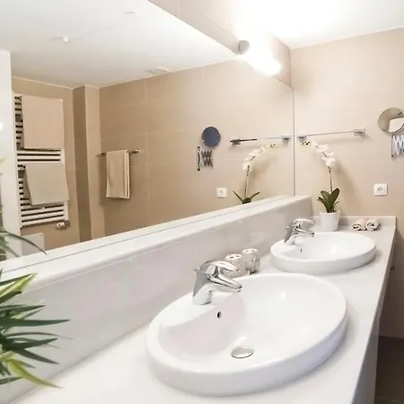 Spacious Duplex In With Sea Views, Terrace & Free Parking Area *