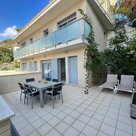 Tranquil Duplex Sitges, Sea Views, Private Parking, Terrace Apartman *