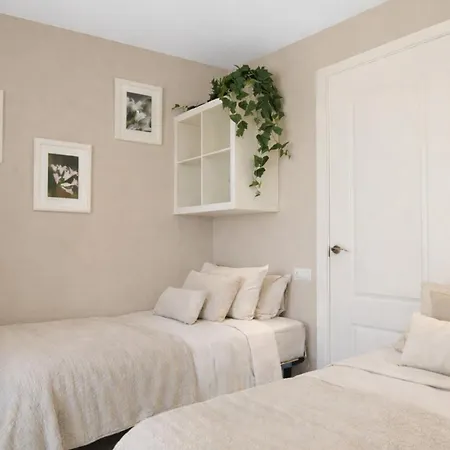 Apartment Spacious Duplex In With Sea Views, Terrace & Free Parking Area Sitges