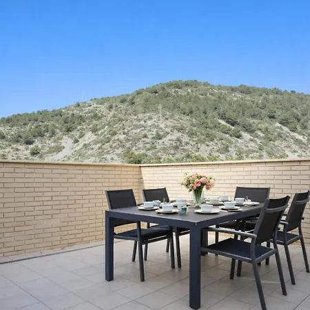 Apartment Spacious Duplex In With Sea Views, Terrace & Free Parking Area *