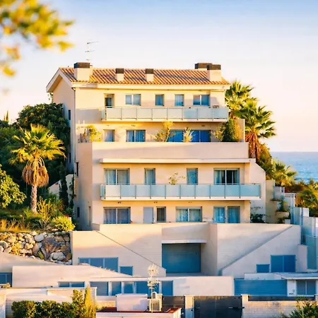 Spacious Duplex In With Sea Views, Terrace & Free Parking Area