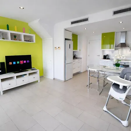 Spacious Duplex In With Sea Views, Terrace & Free Parking Area Sitges