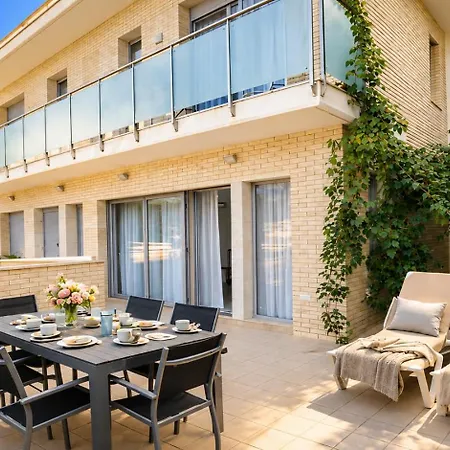 Spacious Duplex In With Sea Views, Terrace & Free Parking Area Sitges
