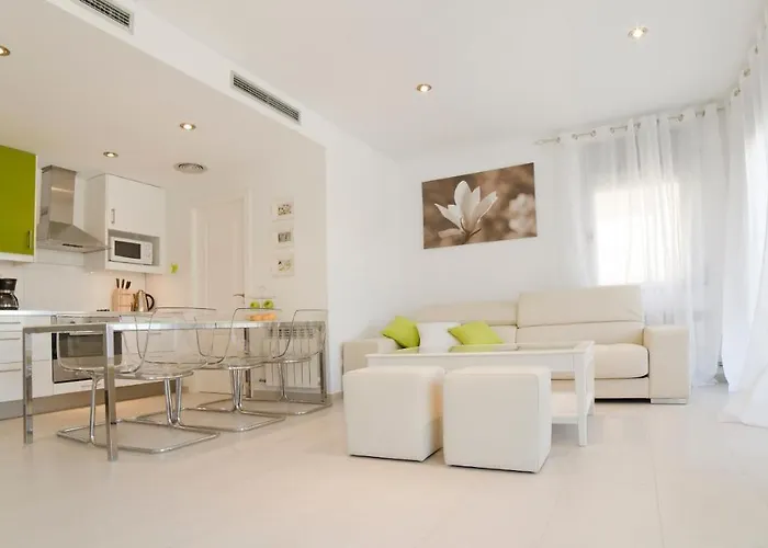 Tranquil Duplex Sitges, Sea Views, Private Parking, Terrace 锡切斯