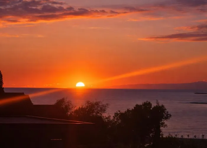 Tranquil Duplex Sitges, Sea Views, Private Parking, Terrace Apartman Sitges