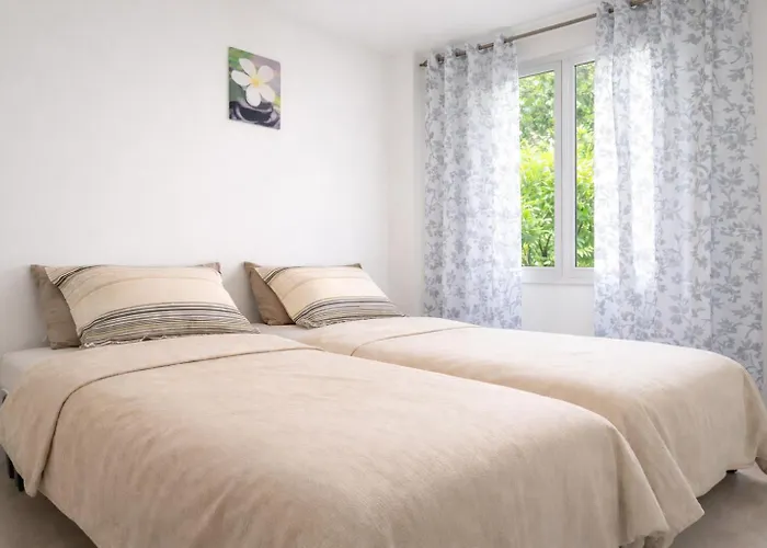 Tranquil Duplex Sitges, Sea Views, Private Parking, Terrace Sitges