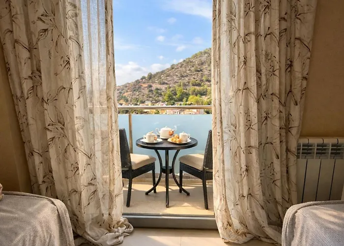 Tranquil Duplex Sitges, Sea Views, Private Parking, Terrace