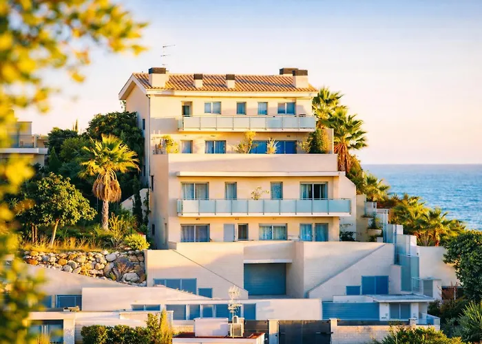 Tranquil Duplex Sitges, Sea Views, Private Parking, Terrace